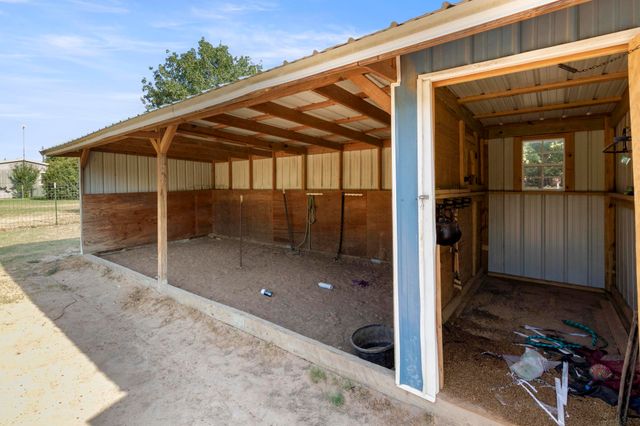 313 Hogan Lane, Whitesboro, TX 76273