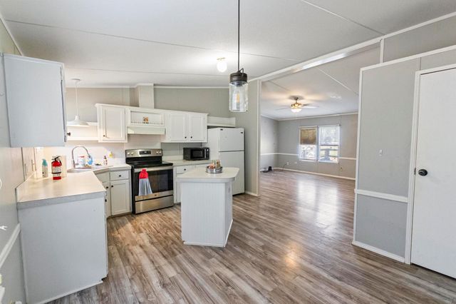 313 Hogan Lane, Whitesboro, TX 76273