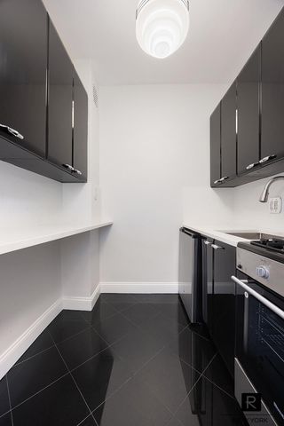 330 E 83rd St Apt 5C, New York City, NY 10028
