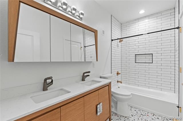 8664 S Zante Court, Aurora, CO 80016