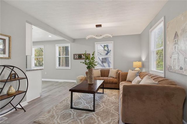 1633 Rolfe PL, Newport News, VA 23607