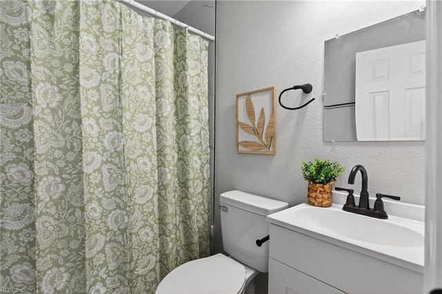 1633 Rolfe PL, Newport News, VA 23607