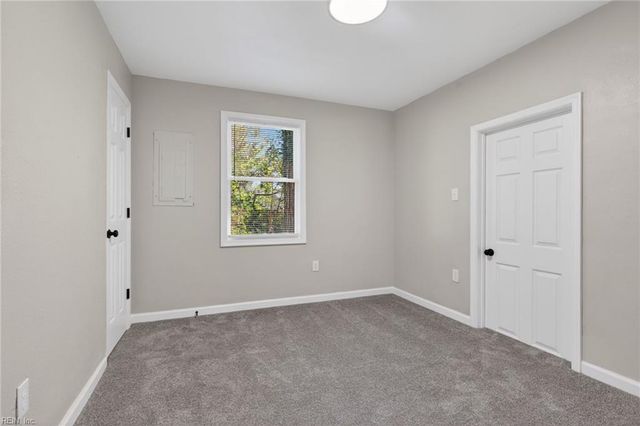 1633 Rolfe PL, Newport News, VA 23607