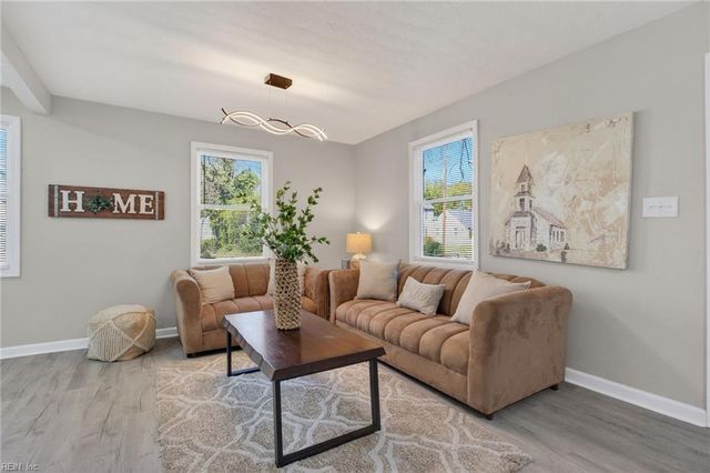 1633 Rolfe PL, Newport News, VA 23607