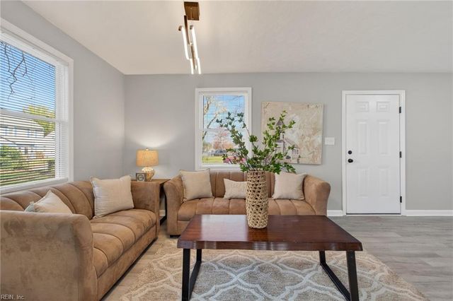 1633 Rolfe PL, Newport News, VA 23607