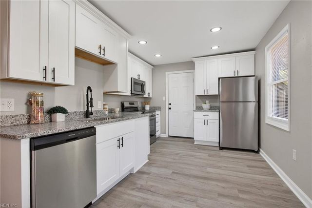 1633 Rolfe PL, Newport News, VA 23607