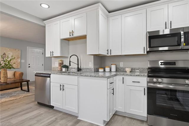 1633 Rolfe PL, Newport News, VA 23607