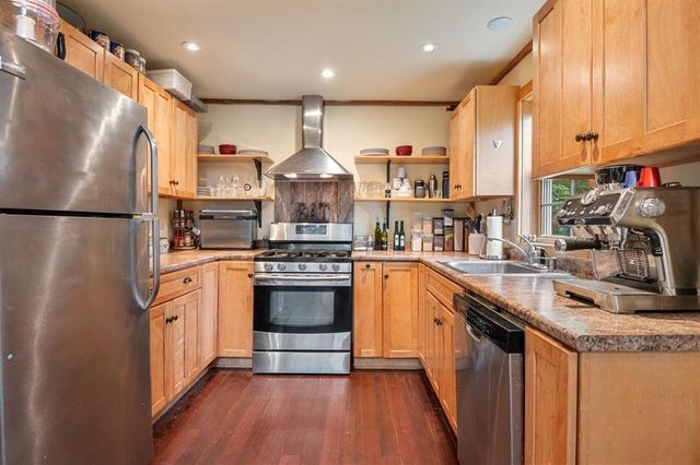 251 Pratt Bridge Road, Jamaica, VT 05343