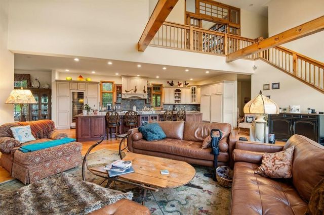 251 Pratt Bridge Road, Jamaica, VT 05343