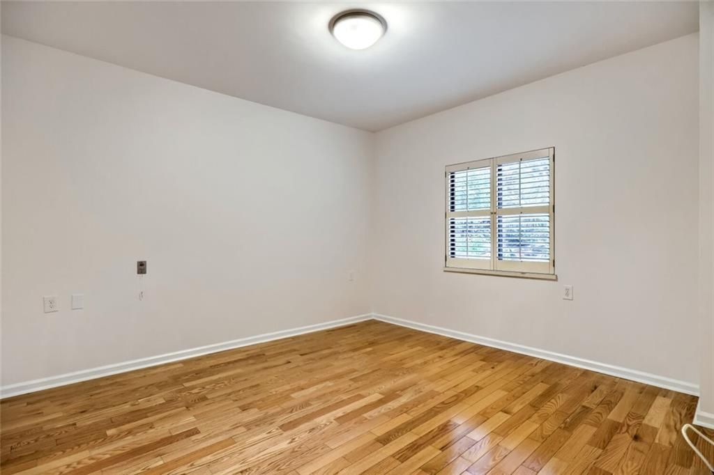 Image 13 of property listing at 1800 Clairmont Lake 218, Decatur, GA 30033