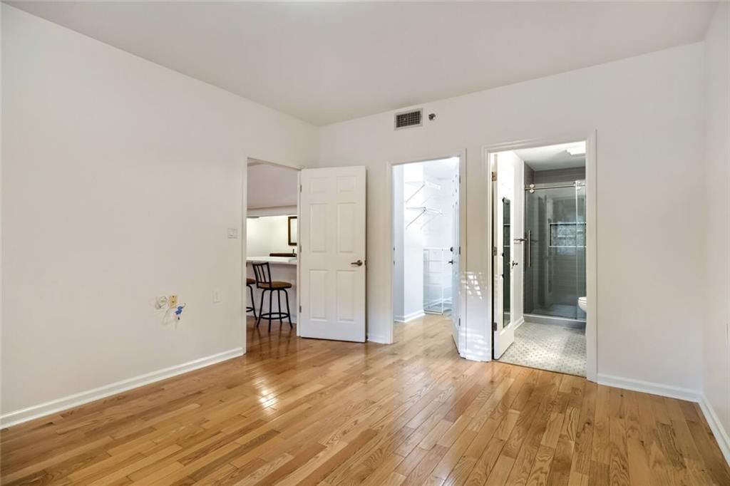 Image 14 of property listing at 1800 Clairmont Lake 218, Decatur, GA 30033