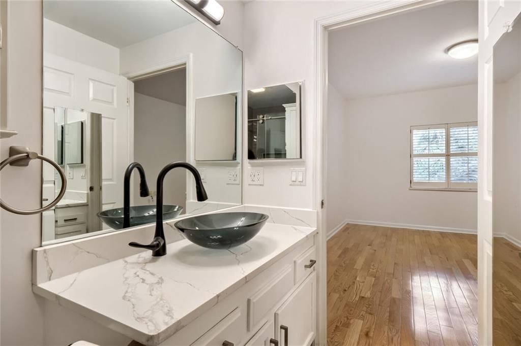 Image 16 of property listing at 1800 Clairmont Lake 218, Decatur, GA 30033
