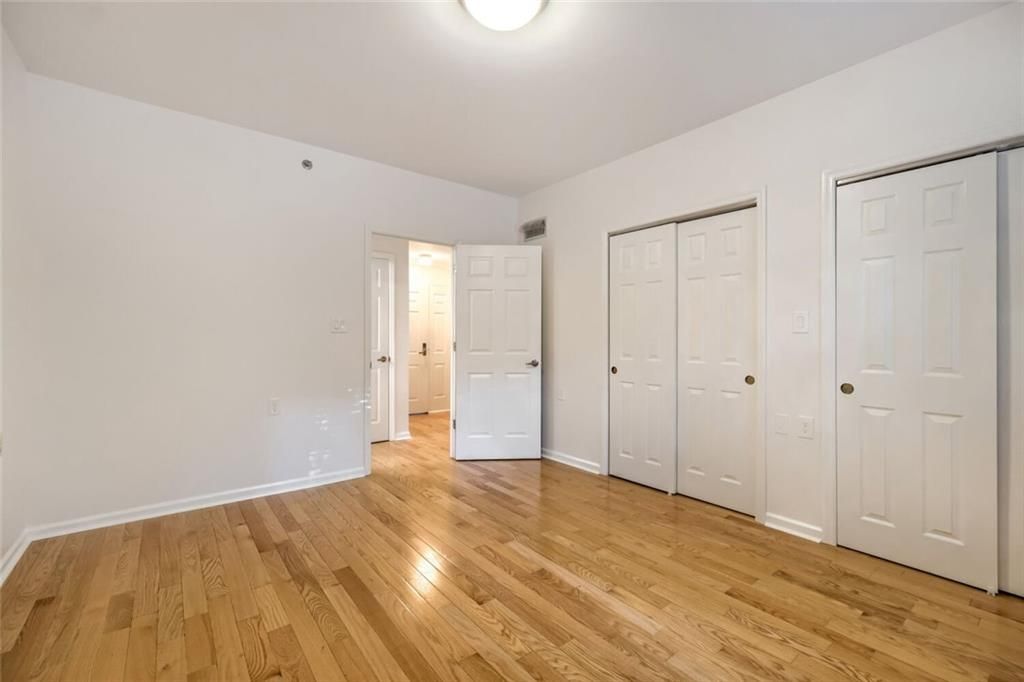 Image 19 of property listing at 1800 Clairmont Lake 218, Decatur, GA 30033