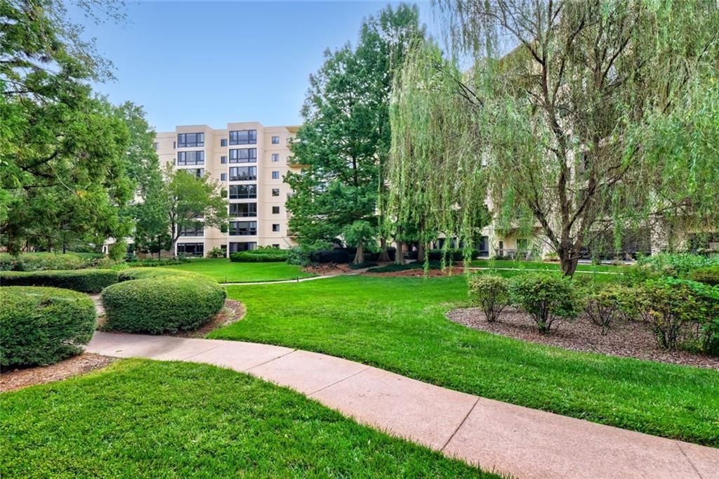 Image 28 of property listing at 1800 Clairmont Lake 218, Decatur, GA 30033
