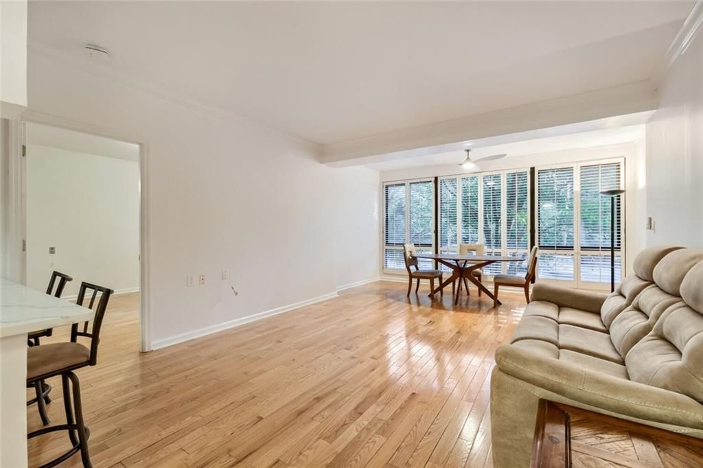 Image 4 of property listing at 1800 Clairmont Lake 218, Decatur, GA 30033