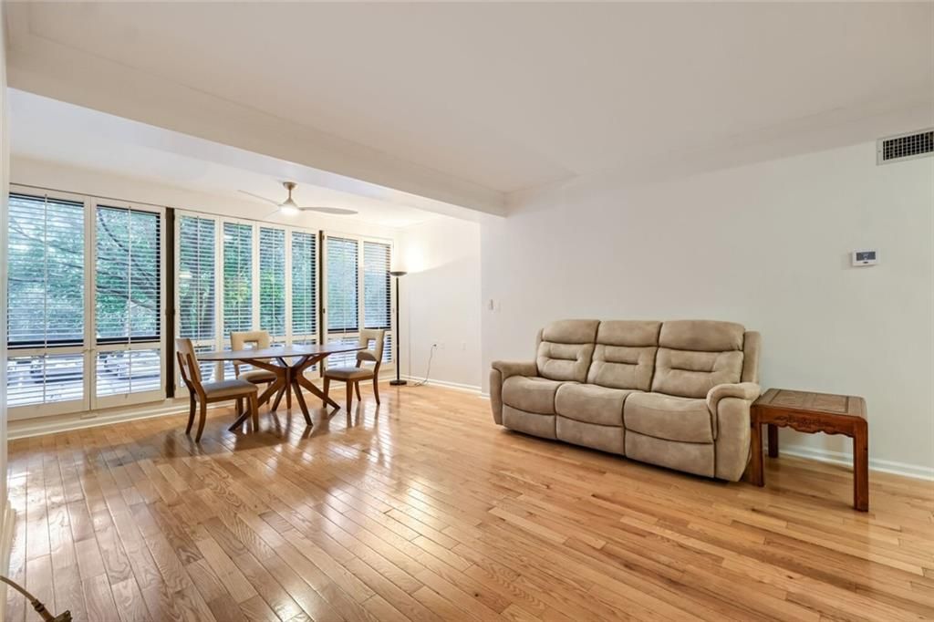 Image 5 of property listing at 1800 Clairmont Lake 218, Decatur, GA 30033