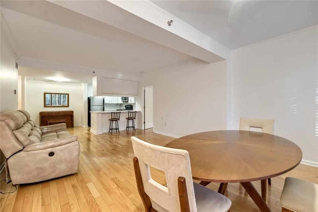 Image 7 of property listing at 1800 Clairmont Lake 218, Decatur, GA 30033