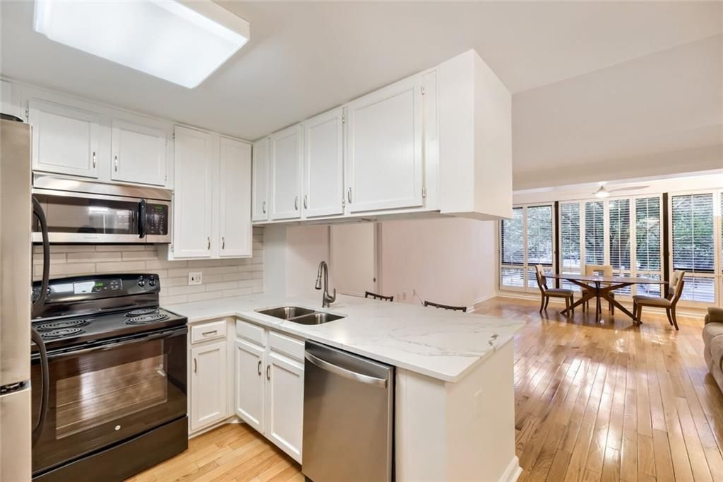 Image 9 of property listing at 1800 Clairmont Lake 218, Decatur, GA 30033
