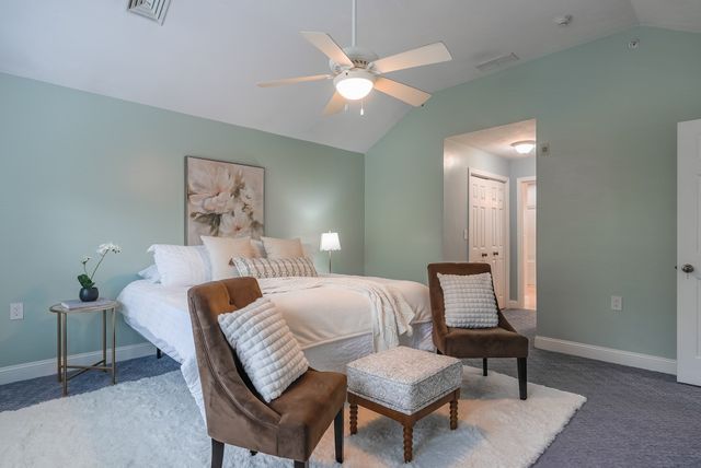 432 Boxwood Ln 432, Clinton, MA 01510