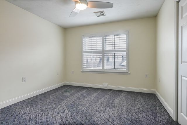 432 Boxwood Ln 432, Clinton, MA 01510