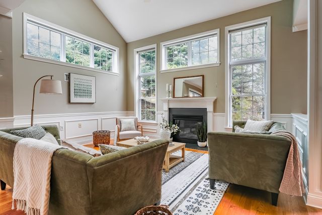 432 Boxwood Ln 432, Clinton, MA 01510