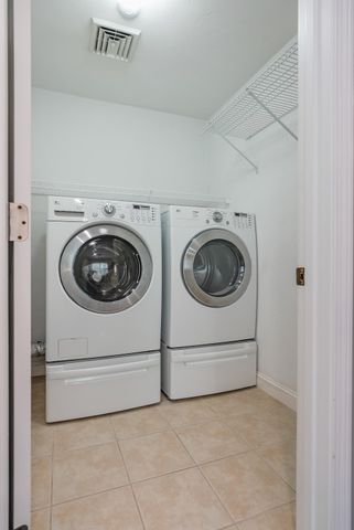 432 Boxwood Ln 432, Clinton, MA 01510