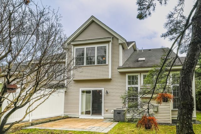 432 Boxwood Ln 432, Clinton, MA 01510