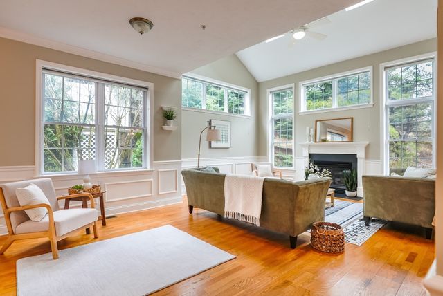 432 Boxwood Ln 432, Clinton, MA 01510