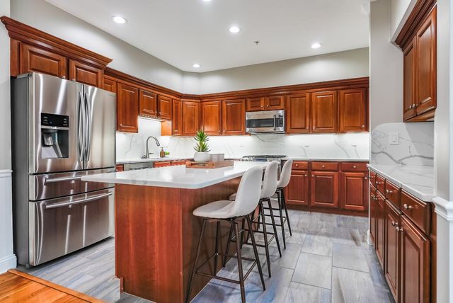 432 Boxwood Ln 432, Clinton, MA 01510