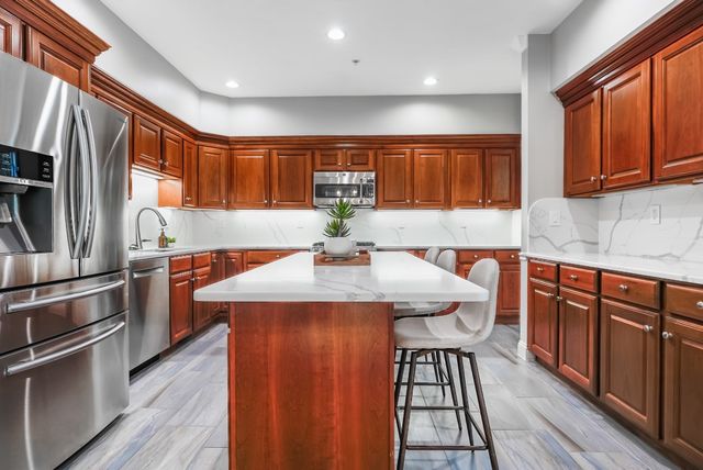432 Boxwood Ln 432, Clinton, MA 01510