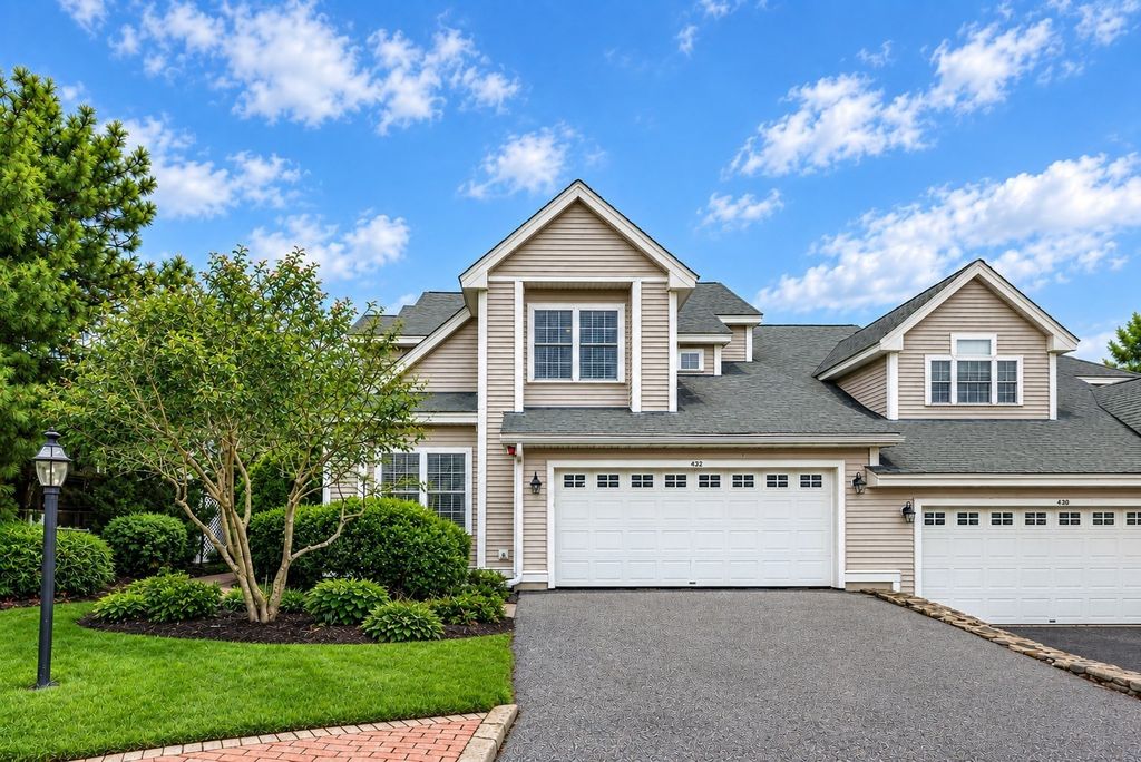 432 Boxwood Ln 432, Clinton, MA 01510