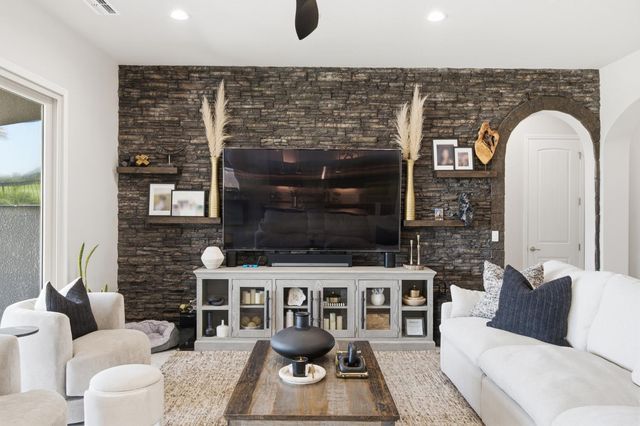 3612 Gold King Place Circle, Dinuba, CA 93618