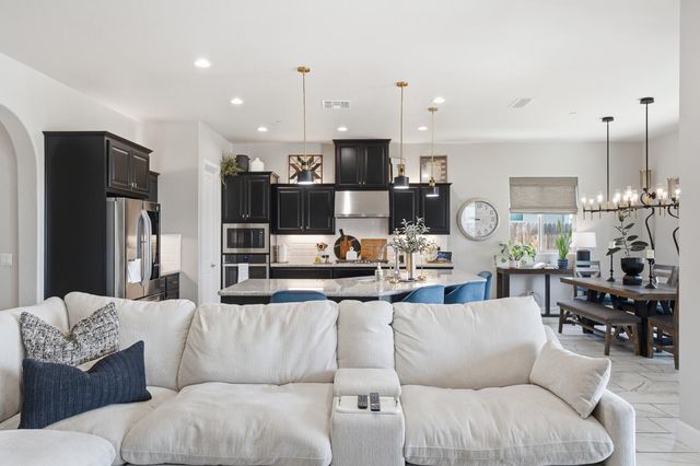 3612 Gold King Place Circle, Dinuba, CA 93618