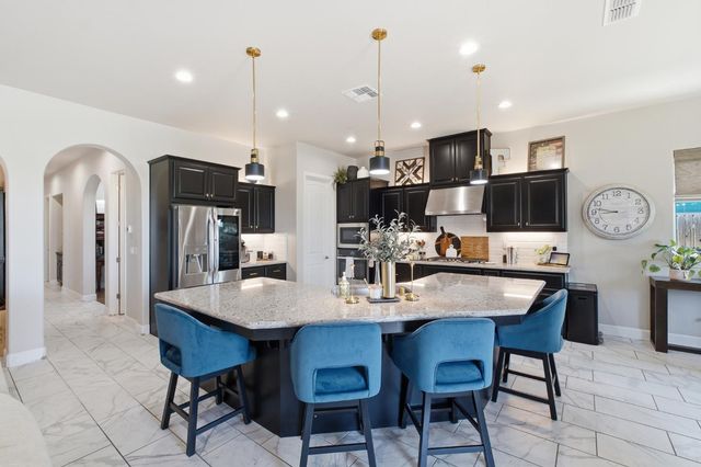 3612 Gold King Place Circle, Dinuba, CA 93618