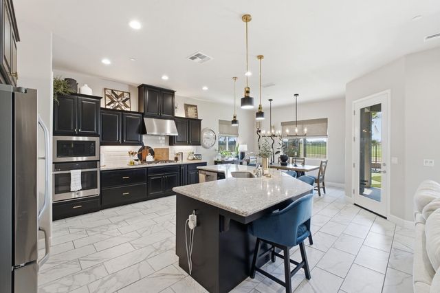 3612 Gold King Place Circle, Dinuba, CA 93618