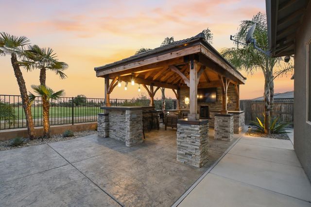 3612 Gold King Place Circle, Dinuba, CA 93618