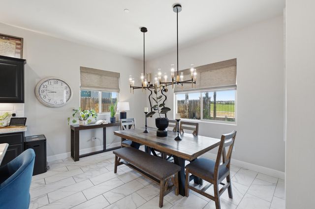 3612 Gold King Place Circle, Dinuba, CA 93618