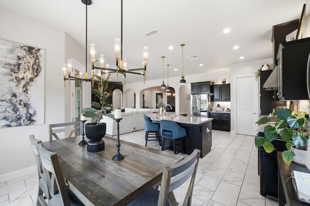 3612 Gold King Place Circle, Dinuba, CA 93618