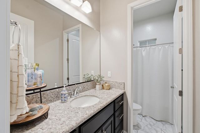 3612 Gold King Place Circle, Dinuba, CA 93618