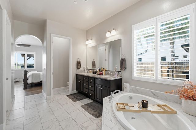 3612 Gold King Place Circle, Dinuba, CA 93618