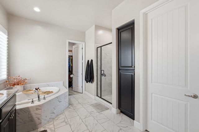 3612 Gold King Place Circle, Dinuba, CA 93618