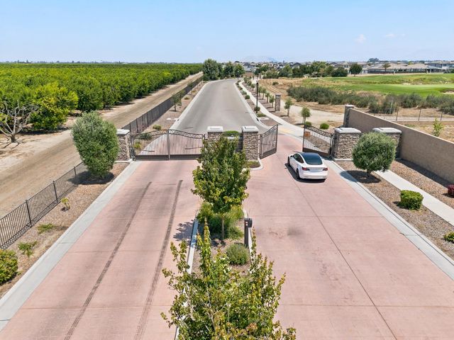 3612 Gold King Place Circle, Dinuba, CA 93618