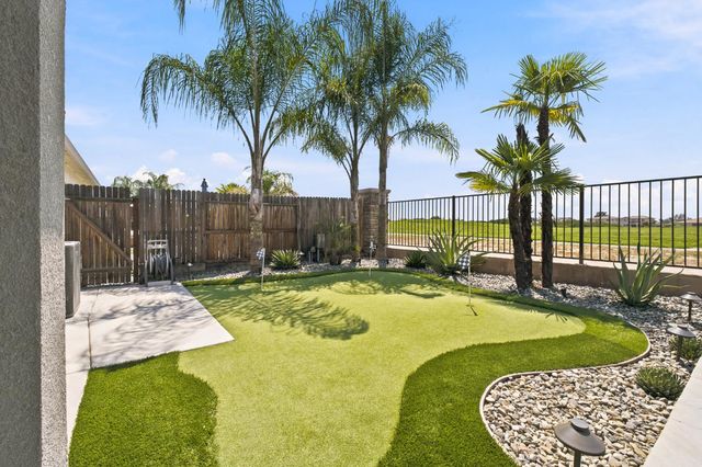 3612 Gold King Place Circle, Dinuba, CA 93618