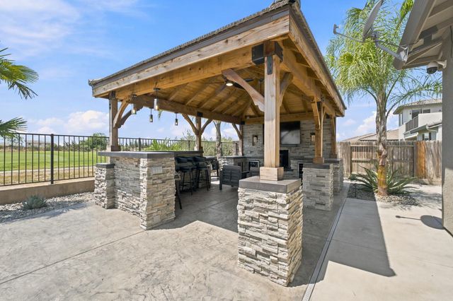 3612 Gold King Place Circle, Dinuba, CA 93618
