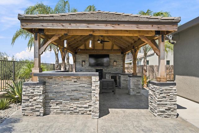 3612 Gold King Place Circle, Dinuba, CA 93618