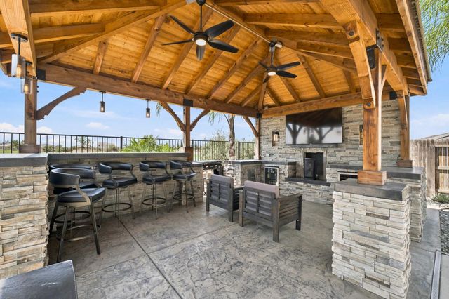3612 Gold King Place Circle, Dinuba, CA 93618