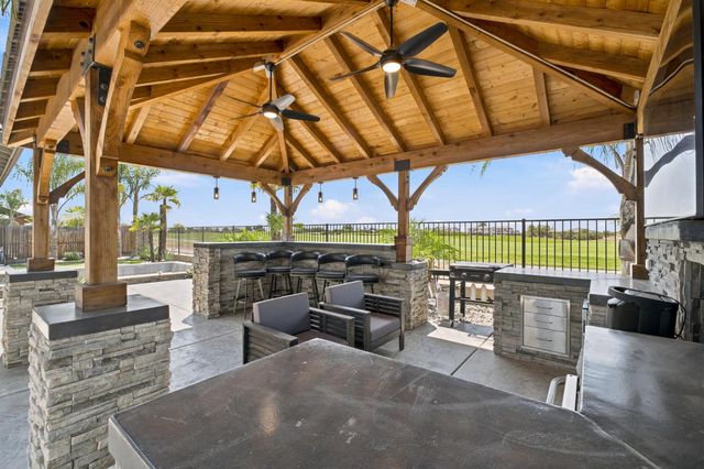 3612 Gold King Place Circle, Dinuba, CA 93618
