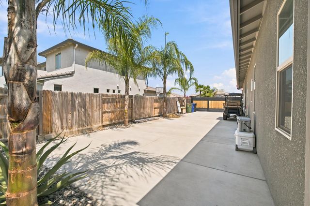 3612 Gold King Place Circle, Dinuba, CA 93618