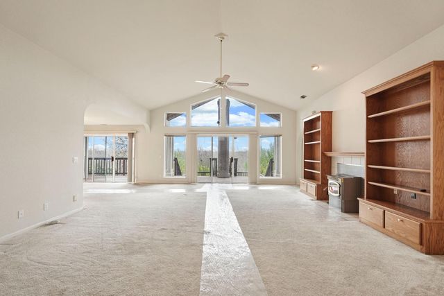 14055 Bluff Dr, Lockeford, CA 95237