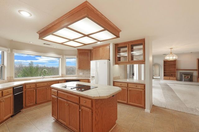 14055 Bluff Dr, Lockeford, CA 95237